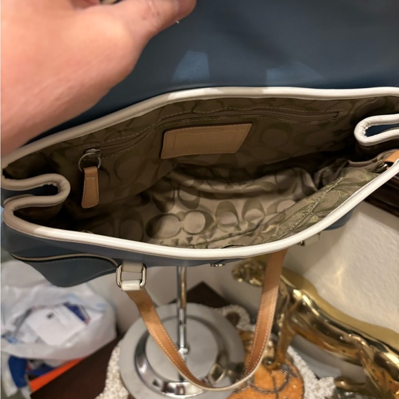 CoachBlueLeatherSatchelwithwhite LeatherTrim.NeedsCleaning.Hasa FewScratches.GUC - Picture 6 of 7